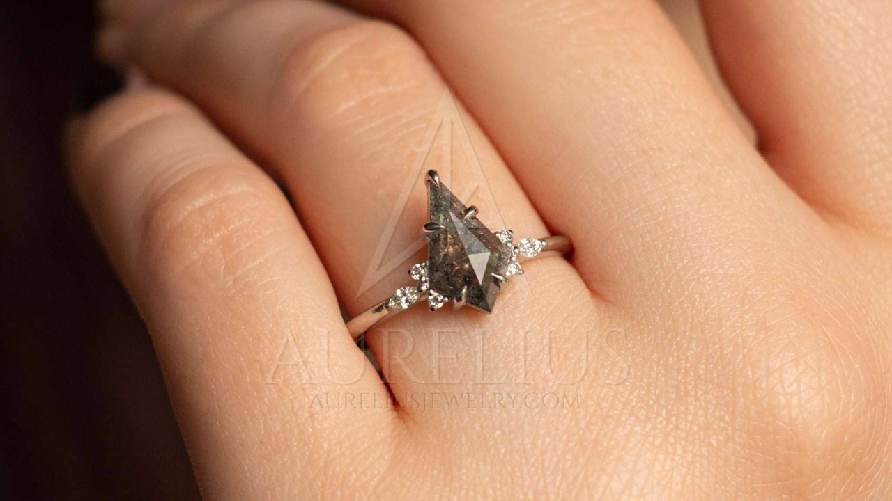 How to Buy a Cost-Effective Salt Pepper Diamond Ring?
